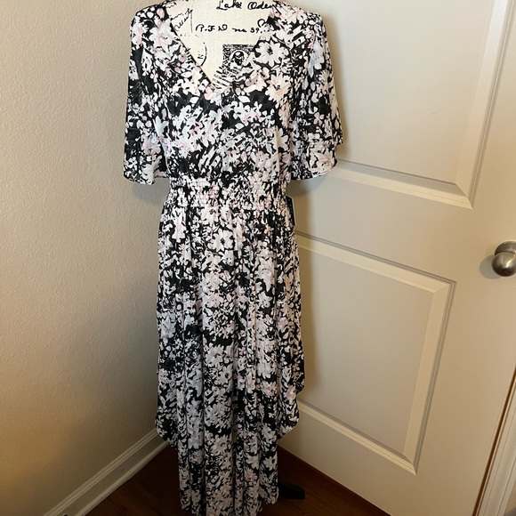 Express Dresses & Skirts - NWT Express Floral Dress, Black White Pink, Large